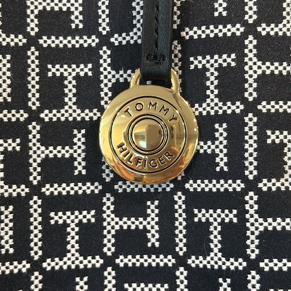 🔥Tommy Hilfiger Black and White Tote Bag🔥 - Picture 3 of 8